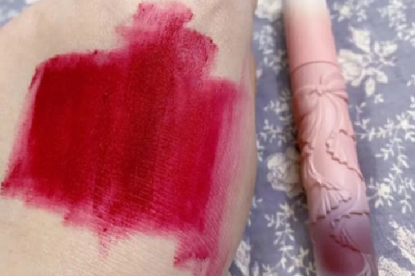 唇泥有酒精味正常嗎 唇泥會(huì)過(guò)期嗎 唇泥有酒精味正常嗎 唇泥會(huì)過(guò)期嗎