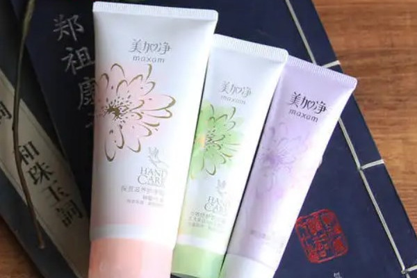 護手霜要一年四季用嗎 護手霜用多了好還是不好 護手霜要一年四季用嗎 護手霜用多了好還是不好