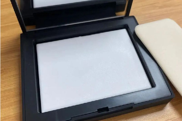 nars大白餅有幾個(gè)色號(hào) nars大白餅有細(xì)閃嗎