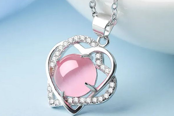 芙蓉石上面有黑點(diǎn)是什么 芙蓉石有裂紋怎么辦 芙蓉石上面有黑點(diǎn)是什么 芙蓉石有裂紋怎么辦