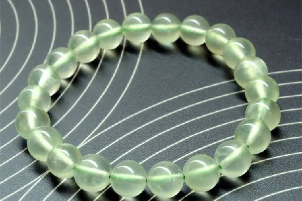 葡萄石和石榴石的區(qū)別 葡萄石和橄欖石的區(qū)別 葡萄石和石榴石的區(qū)別 葡萄石和橄欖石的區(qū)別