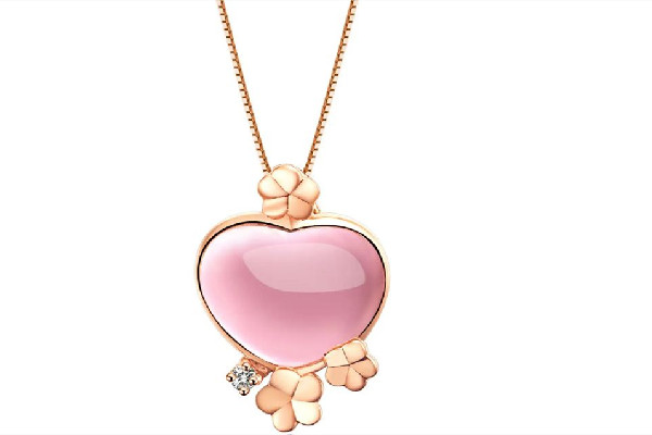 芙蓉石上面有黑點是什么 芙蓉石有裂紋怎么辦