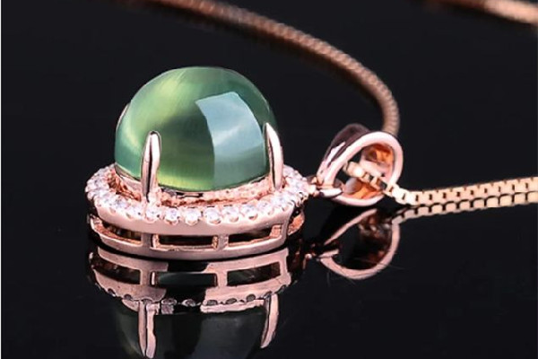 葡萄石和石榴石的區(qū)別 葡萄石和橄欖石的區(qū)別 葡萄石和石榴石的區(qū)別 葡萄石和橄欖石的區(qū)別