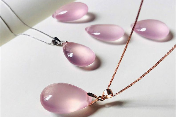 芙蓉石能招桃花嗎 芙蓉石使用什么人佩戴 芙蓉石能招桃花嗎 芙蓉石使用什么人佩戴