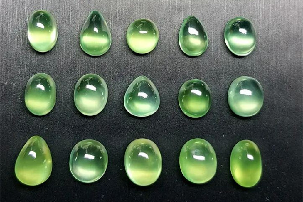 葡萄石怎么分辨真假 葡萄石會有黑色雜質(zhì)嗎 葡萄石怎么分辨真假 葡萄石會有黑色雜質(zhì)嗎