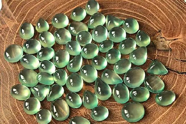 葡萄石是什么寶石 葡萄石是水晶嗎 葡萄石是什么寶石 葡萄石是水晶嗎