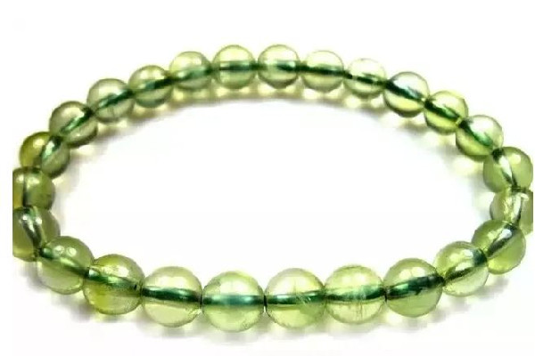 葡萄石和石榴石的區(qū)別 葡萄石和橄欖石的區(qū)別 葡萄石和石榴石的區(qū)別 葡萄石和橄欖石的區(qū)別