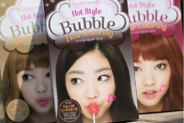 染發(fā)劑染在皮膚上可以用什么方法去掉 染發(fā)劑弄在衣服上怎么洗掉