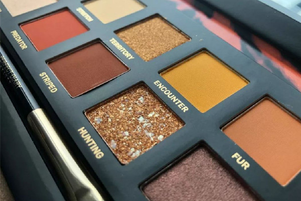 完美日記眼影盤(pán)怎么驗(yàn)真假 完美日記眼影盤(pán)防偽碼在哪