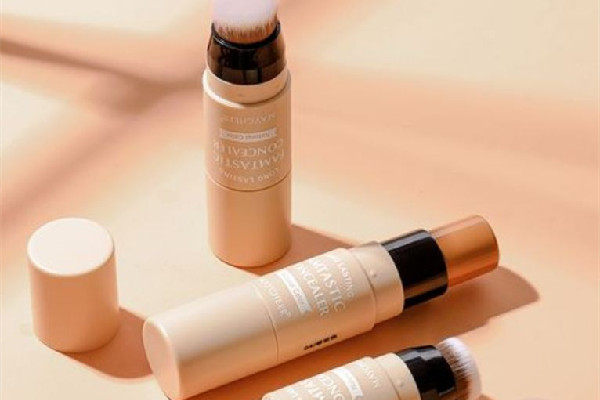 修容棒用什么暈開(kāi) 修容棒可以用美妝蛋暈開(kāi)嗎 修容棒用什么暈開(kāi) 修容棒可以用美妝蛋暈開(kāi)嗎