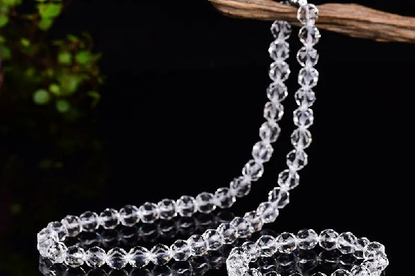 白水晶是不是越透越好 白水晶買人造的好還是天然的好 白水晶是不是越透越好 白水晶買人造的好還是天然的好