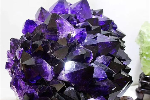 紫水晶產(chǎn)地哪里最好 紫水晶買什么牌子的 紫水晶產(chǎn)地哪里最好 紫水晶買什么牌子的