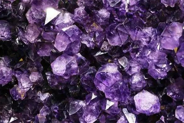 紫水晶要天天戴嗎 紫水晶戴多久才有靈性 紫水晶要天天戴嗎 紫水晶戴多久才有靈性