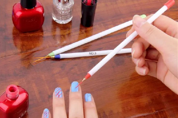 美甲筆的種類和用法 美甲筆是涂什么的 美甲筆的種類和用法 美甲筆是涂什么的