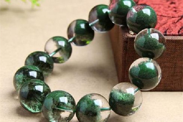 綠幽靈的功效與作用 綠幽靈適合什么人戴 綠幽靈的功效與作用 綠幽靈適合什么人戴