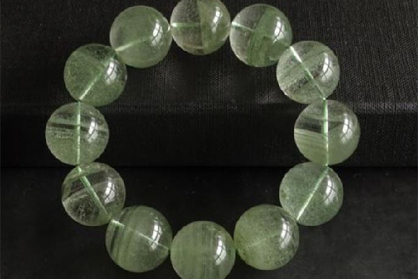 綠幽靈會(huì)越戴越綠嗎 綠幽靈戴久了會(huì)有變化嗎 綠幽靈會(huì)越戴越綠嗎 綠幽靈戴久了會(huì)有變化嗎