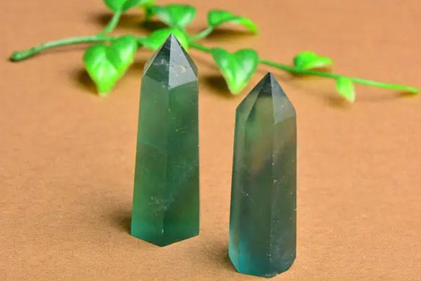 綠水晶和什么屬相犯沖 綠水晶的佩戴禁忌 綠水晶和什么屬相犯沖 綠水晶的佩戴禁忌