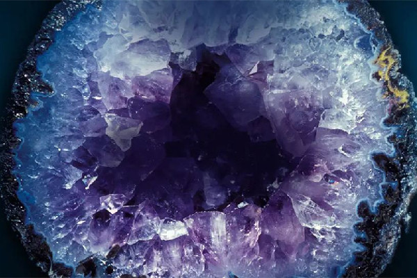 水晶有磁場(chǎng)是真的嗎 水晶有磁場(chǎng)是什么意思 水晶有磁場(chǎng)是真的嗎 水晶有磁場(chǎng)是什么意思