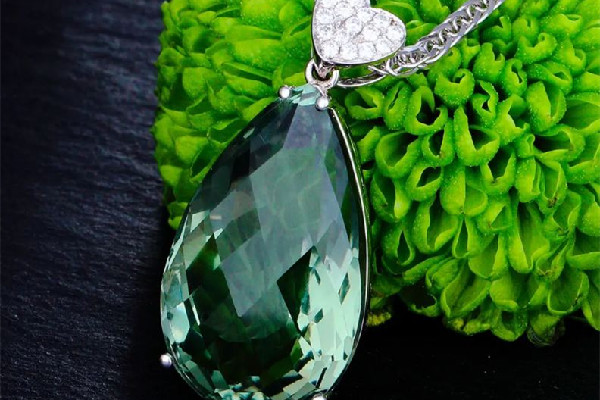 綠水晶是天然的嗎 綠水晶是怎么形成的 綠水晶是天然的嗎 綠水晶是怎么形成的