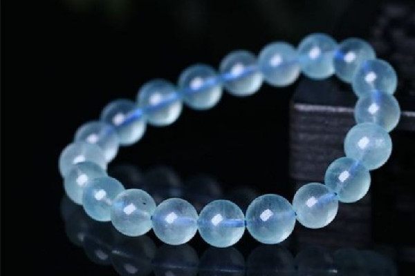 藍(lán)水晶的功效和作用 藍(lán)水晶可以轉(zhuǎn)運(yùn)嗎 藍(lán)水晶的功效和作用 藍(lán)水晶可以轉(zhuǎn)運(yùn)嗎