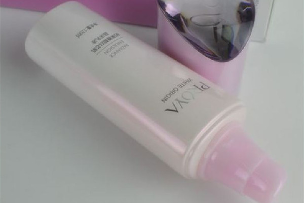 珀萊雅水乳適合什么年齡 珀萊雅水乳適合油性皮膚嗎 珀萊雅水乳適合什么年齡 珀萊雅水乳適合油性皮膚嗎