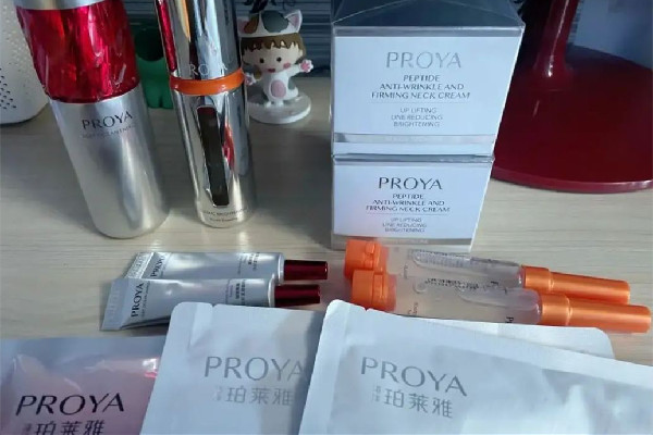 珀萊雅早c晚a適合什么膚質(zhì) 珀萊雅早c晚a會導(dǎo)致脫皮嗎