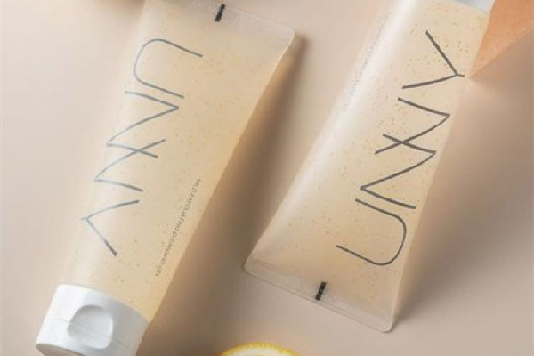 去角質(zhì)啫喱可以和清潔泥膜一起用嗎 去角質(zhì)啫喱和洗面奶先用哪個 去角質(zhì)啫喱可以和清潔泥膜一起用嗎 去角質(zhì)啫喱和洗面奶先用哪個