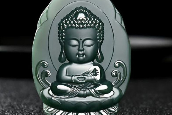 玉佛吊墜是白色好還是綠色好 玉佛吊墜什么顏色好 玉佛吊墜是白色好還是綠色好 玉佛吊墜什么顏色好