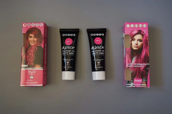 染發(fā)膏可以和護發(fā)素一起使用嗎 染發(fā)膏加什么可以保護發(fā)質(zhì)