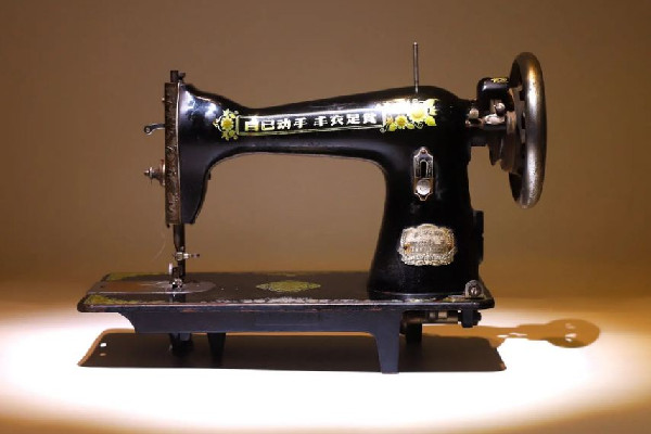 福建一工廠日薪2千招縫紉機(jī)師傅 縫紉機(jī)和手縫的區(qū)別 福建一工廠日薪2千招縫紉機(jī)師傅 縫紉機(jī)和手縫的區(qū)別