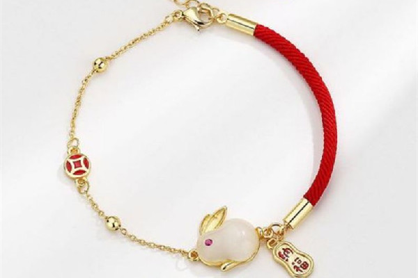 兔年本命年女性戴什么好 兔年本命年女性可以戴金兔嗎 兔年本命年女性戴什么好 兔年本命年女性可以戴金兔嗎