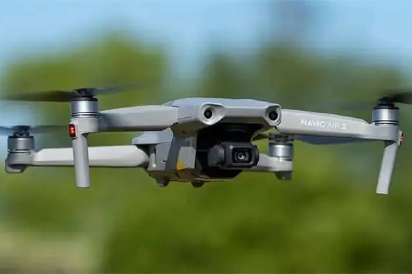 玩徒跳河露光頭被警方無人機發(fā)現(xiàn) 無人機可以飛多遠 玩徒跳河露光頭被警方無人機發(fā)現(xiàn) 無人機可以飛多遠