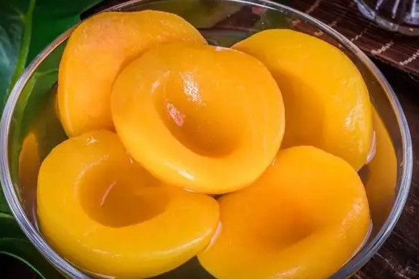 黃桃罐頭怎么加熱 黃桃罐頭加熱好吃嗎 黃桃罐頭怎么加熱 黃桃罐頭加熱好吃嗎