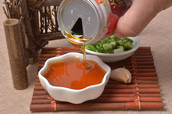 油碟可以解辣嗎 油碟解辣還是芝麻醬解辣 油碟可以解辣嗎 油碟解辣還是芝麻醬解辣