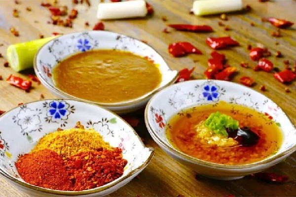 油碟可以解辣嗎 油碟解辣還是芝麻醬解辣 油碟可以解辣嗎 油碟解辣還是芝麻醬解辣