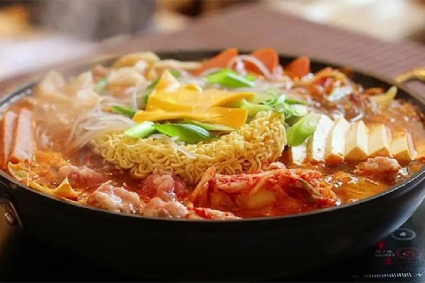 部隊火鍋是辣的還是甜的 部隊火鍋是什么味道