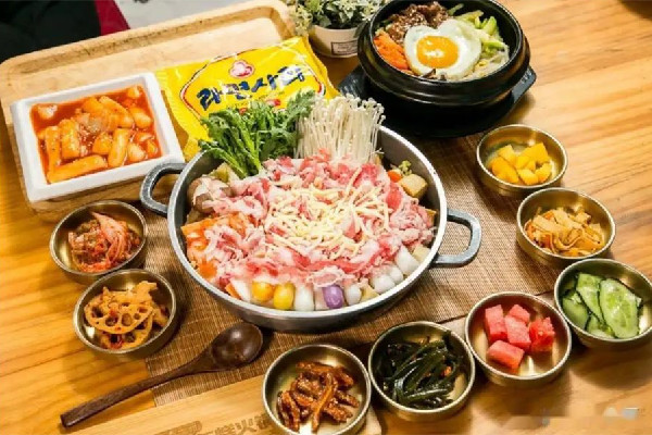 部隊火鍋是辣的還是甜的 部隊火鍋是什么味道 部隊火鍋是辣的還是甜的 部隊火鍋是什么味道