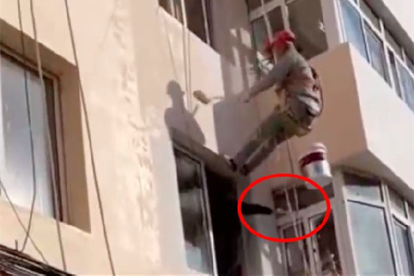 警方回應(yīng)業(yè)主持刀威脅外墻作業(yè)工人 外墻工作危險嗎 警方回應(yīng)業(yè)主持刀威脅外墻作業(yè)工人 外墻工作危險嗎