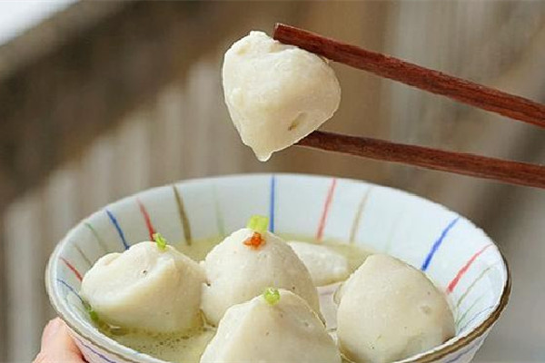 魚丸要加雞蛋嗎 魚丸和魚蛋有什么區(qū)別 魚丸要加雞蛋嗎 魚丸和魚蛋有什么區(qū)別