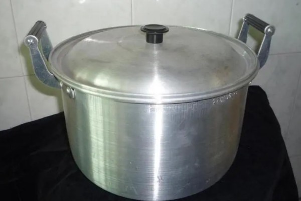 鋁鍋和不銹鋼鍋哪個(gè)更健康 鋁鍋和不銹鋼鍋的區(qū)別 鋁鍋和不銹鋼鍋哪個(gè)更健康 鋁鍋和不銹鋼鍋的區(qū)別