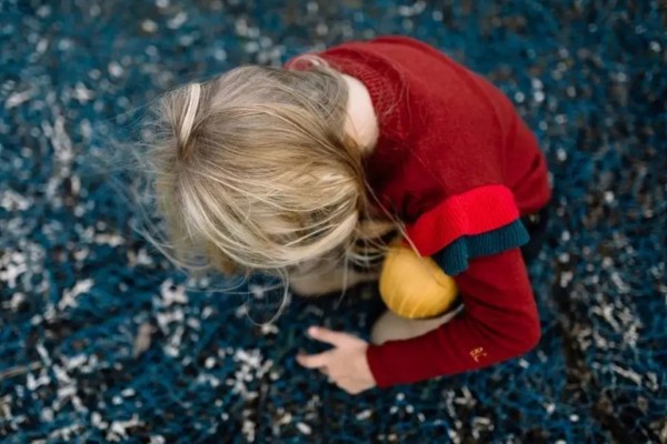 兒子劃傷豪車(chē)爸爸讓其拿金幣道歉 孩子犯錯(cuò)家長(zhǎng)應(yīng)該怎樣教育