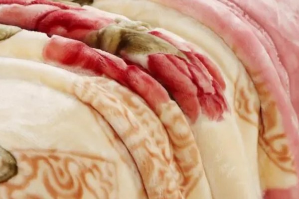 毛毯可以當床墊鋪嗎 毛毯的用途有哪些 毛毯可以當床墊鋪嗎 毛毯的用途有哪些