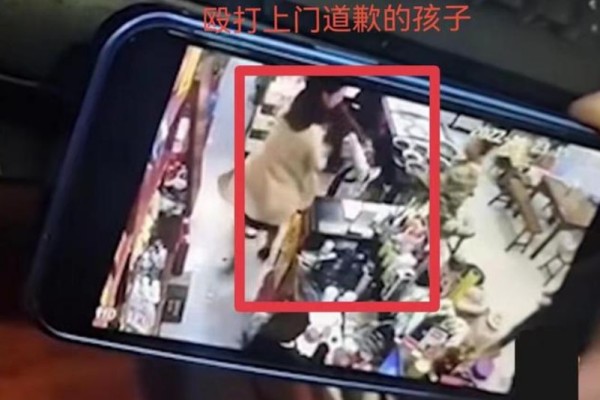 小學(xué)生打鬧媽媽帶孩子登門道歉被打 小孩打架家長怎么處理 小學(xué)生打鬧媽媽帶孩子登門道歉被打 小孩打架家長怎么處理