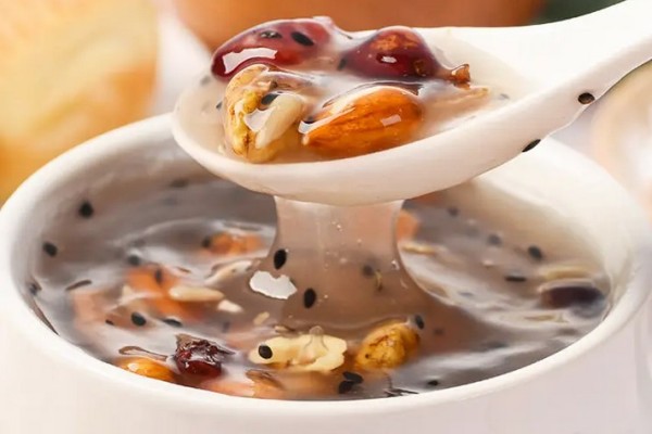 藕粉結塊了還能吃嗎 藕粉結塊怎么補救 藕粉結塊了還能吃嗎 藕粉結塊怎么補救