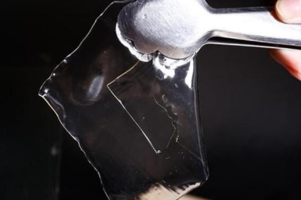 吉利丁片和白涼粉有什么區(qū)別 吉利丁片可以做什么甜品 吉利丁片和白涼粉有什么區(qū)別 吉利丁片可以做什么甜品