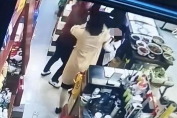 家長(zhǎng)帶娃道歉被打打人者被拘10日 孩子打架怎么調(diào)解家長(zhǎng)