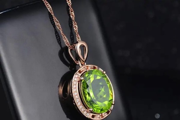 橄欖石有黑點(diǎn)怎么回事 橄欖石怎么辨別真假 橄欖石有黑點(diǎn)怎么回事 橄欖石怎么辨別真假