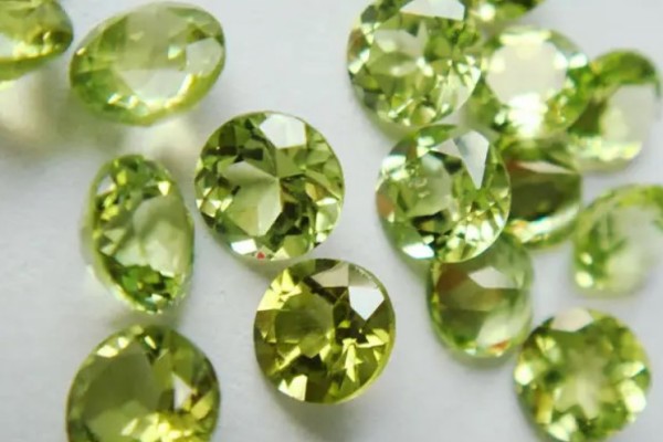 橄欖石適合做什么首飾 橄欖石可以碰水嗎 橄欖石適合做什么首飾 橄欖石可以碰水嗎