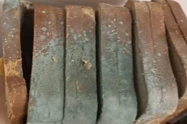 校長帶發(fā)霉面包看望學(xué)生?學(xué)?；貞?yīng) 面包保質(zhì)期多長時(shí)間