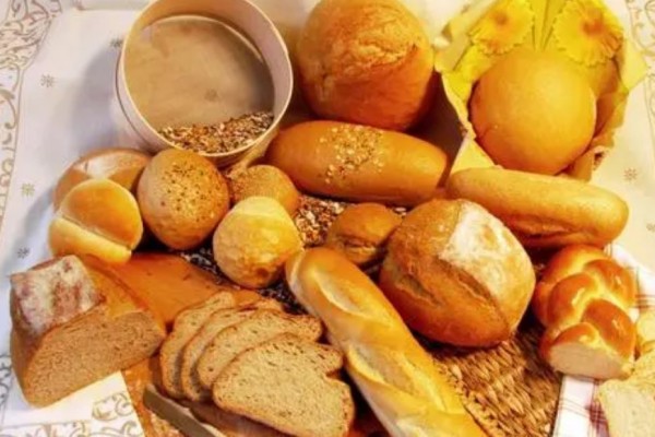 校長帶發(fā)霉面包看望學(xué)生?學(xué)?；貞?yīng) 面包保質(zhì)期多長時(shí)間